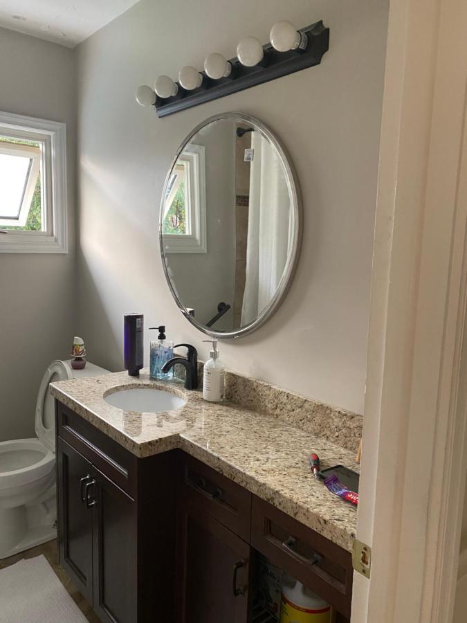 Clearbrooke Gem- Bright Private Bedroom Close To Yyz Toronto Bagian luar foto