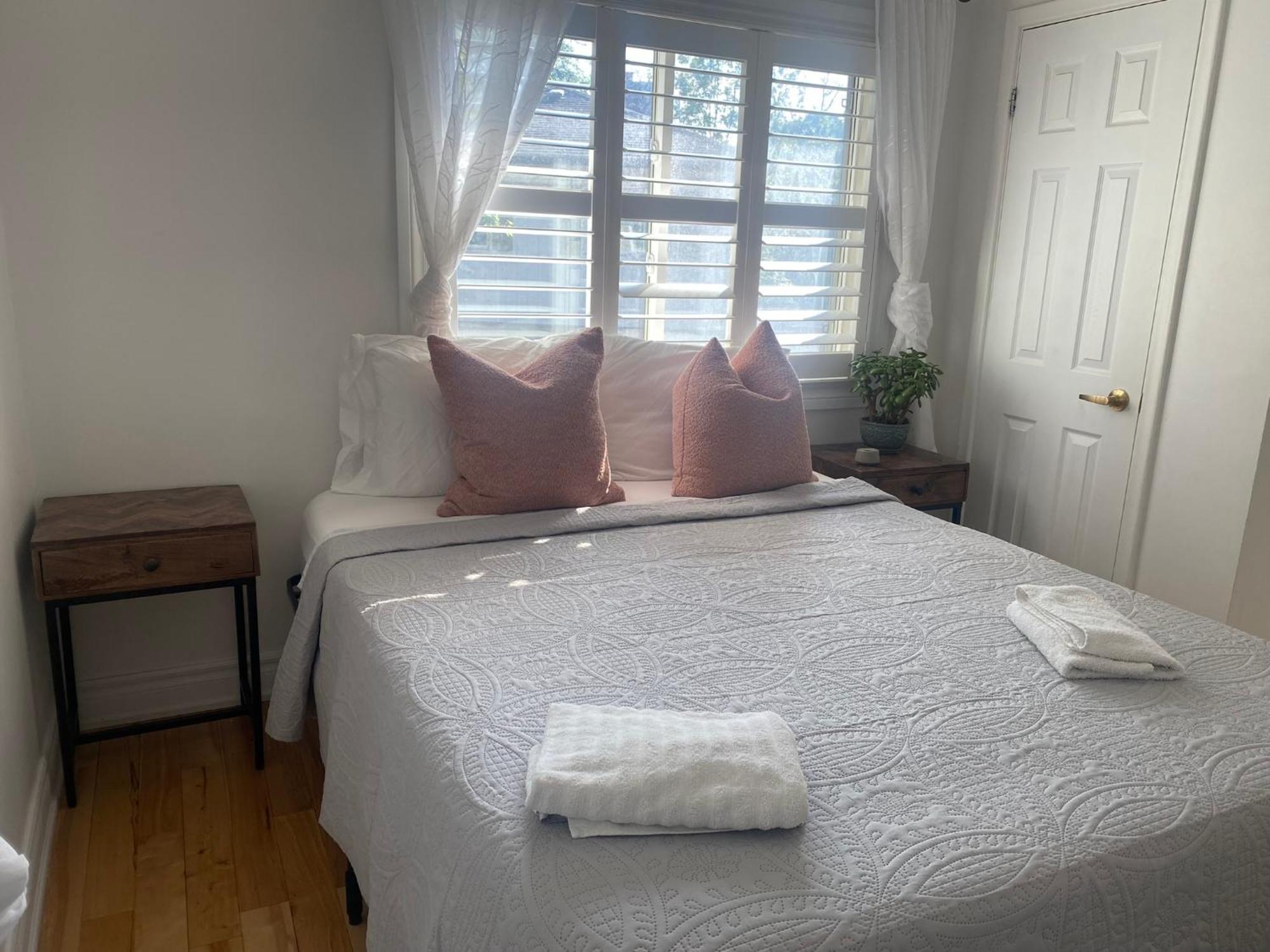 Clearbrooke Gem- Bright Private Bedroom Close To Yyz Toronto Bagian luar foto